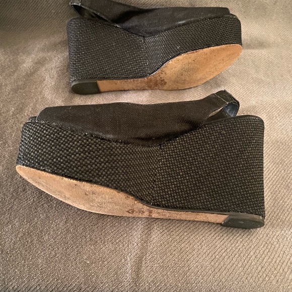 Bettye Muller Black Linen Slingback Wedge - Picture 8 of 10